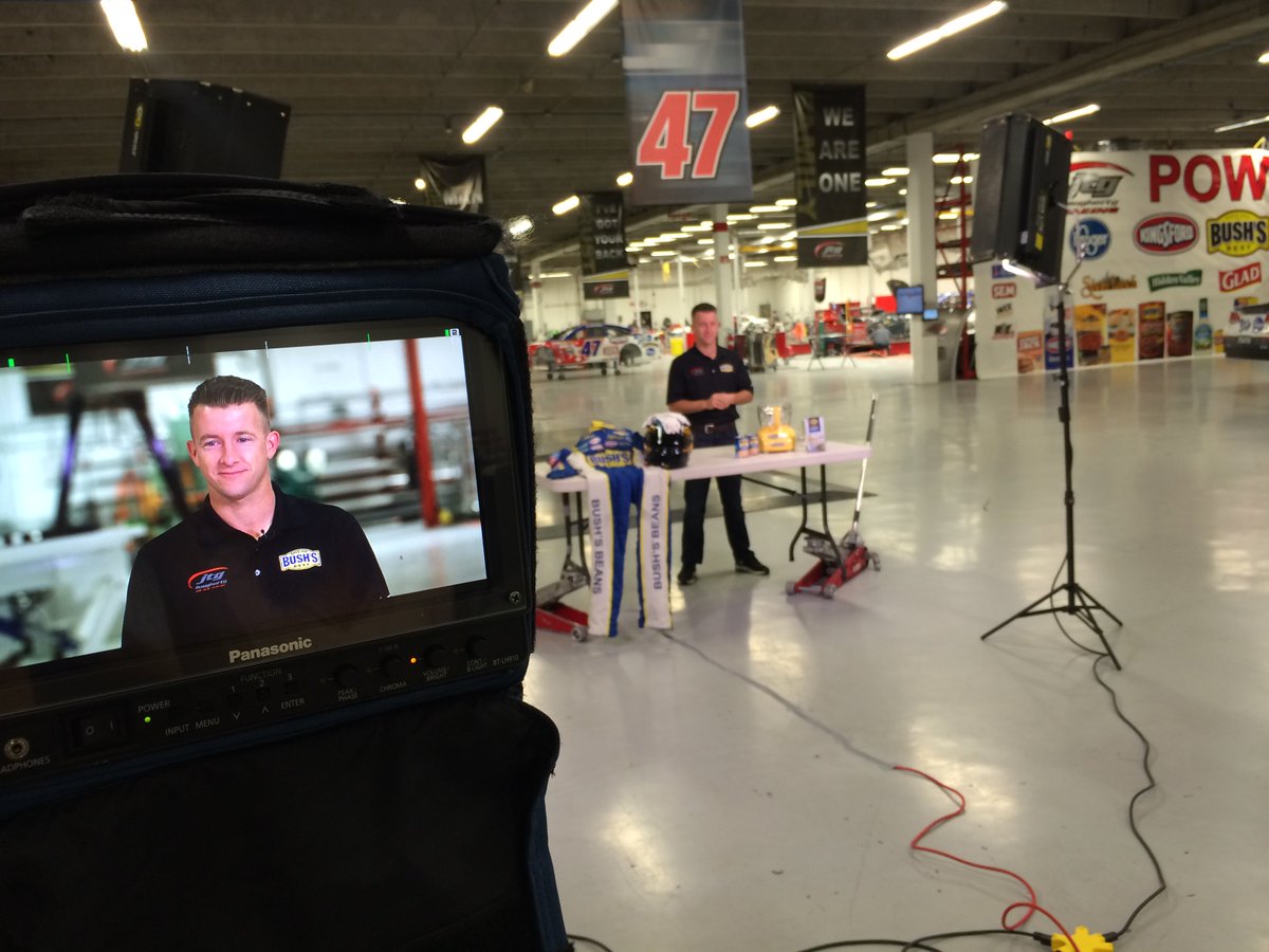 HYAKMotorsports's tweet image. .@AJDinger &amp;amp; his crew filming a video for new @BushsBeans #HummusMadeEasy. #EasyAndFun! bushbeans.com/en_US/products…