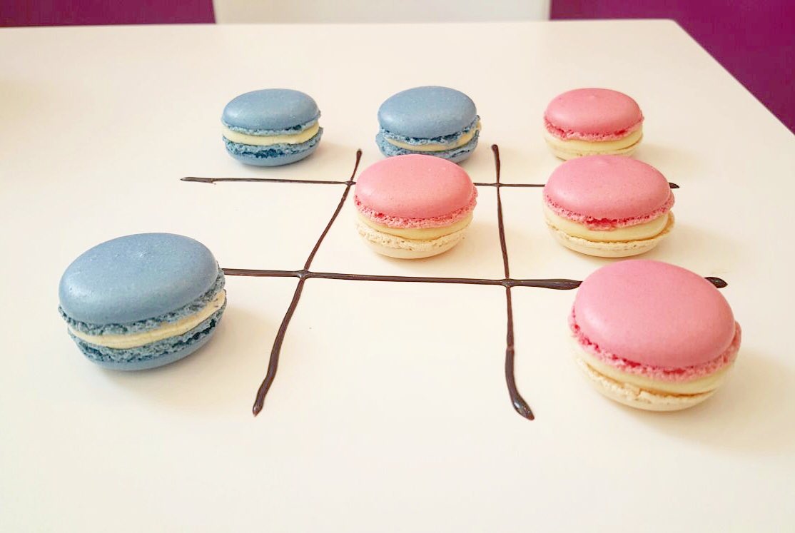 L'unica mossa vincente è assaggiare!Macarons alla lavanda e vaniglia e rosa🌹<a href="/ampitweet/">AMPI</a> #macarons #pasticceria