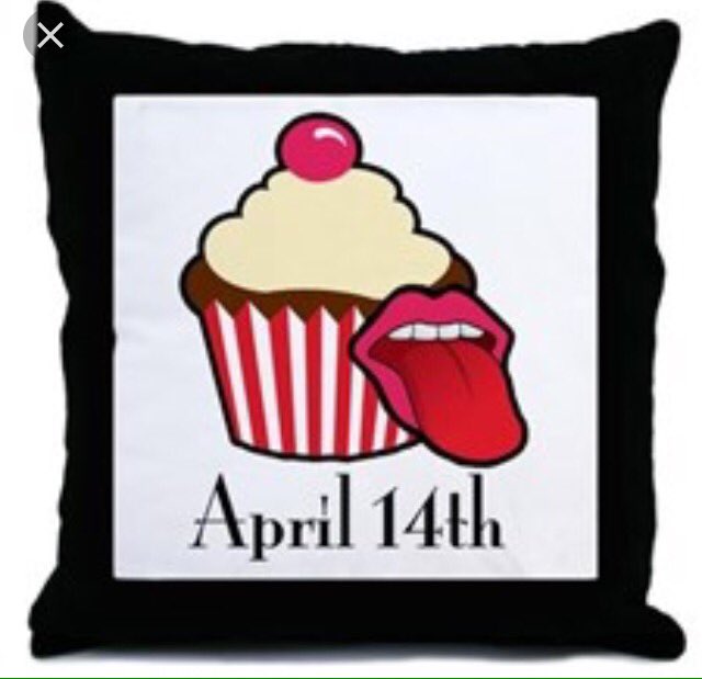MrsVulva's tweet photo. Finally cake and cunnilingus day👏🏻👍🏻 Guys, start eating 😜😍 https://t.co/4RtN6a43F8