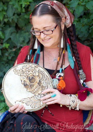 Welcome! <a href="/hennacrone/">Debra Varvi</a> Debi will share her unique style at Henna Huddle 2016! tickets ow.ly/ZCyUL