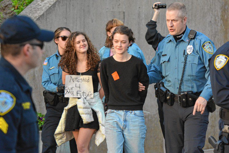 mcfeeters's tweet photo. On @divestumass: watch https://t.co/agDoOhPSb5 / Follow @StephMurr_Jour inside #SitAtWhit & @mjmajchrowicz at court https://t.co/cQWF7DlqKt