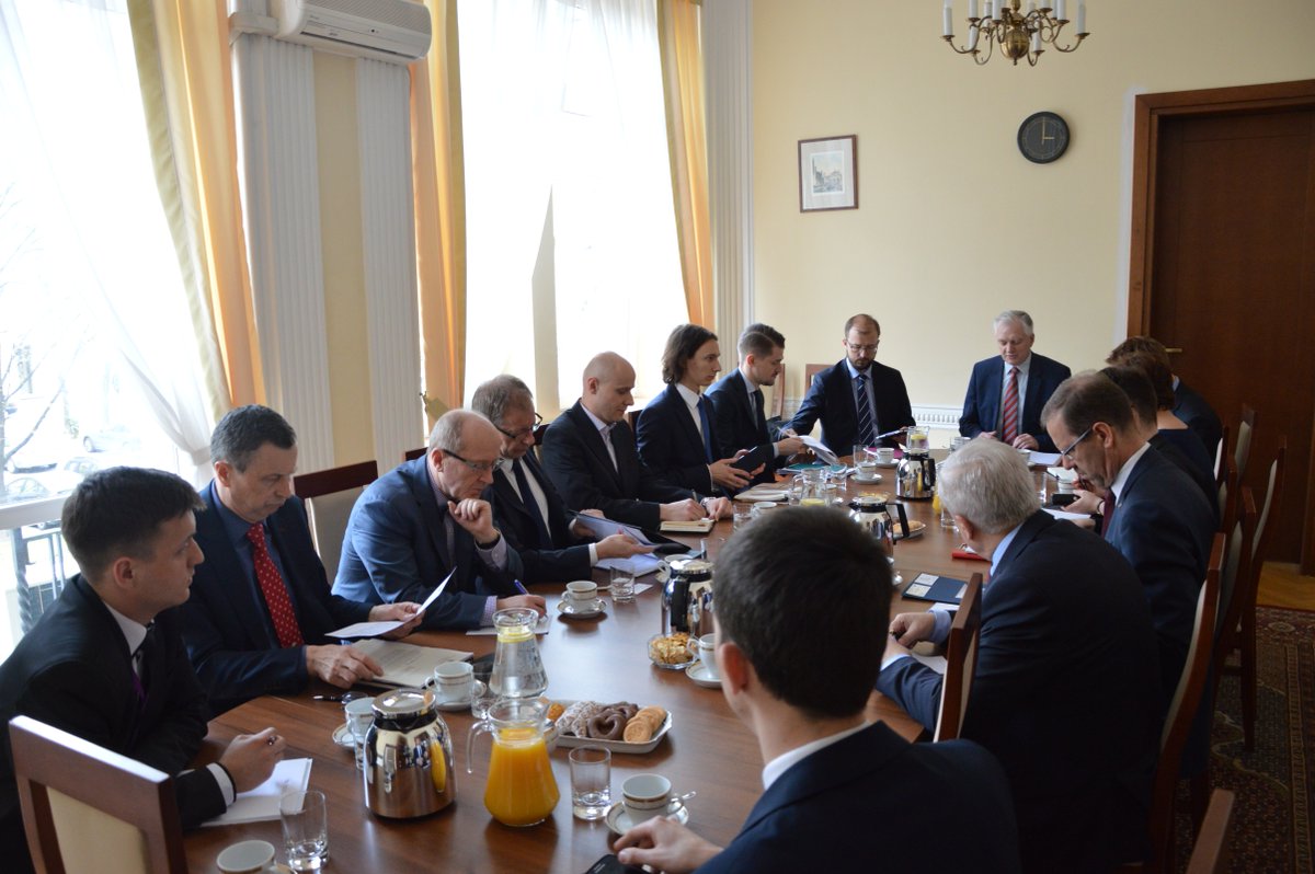 Ministerstwo Nauki i Szkolnictwa Wyższego (@mnisw_gov__pl) on Twitter photo Trwa spotkanie ws. #BiałaKsięgaInnowacji z udziałem Premiera <a href="/Jaroslaw_Gowin/">Jarosław Gowin</a> oraz Ministra <a href="/pdardzinski/">Piotr Dardziński</a> Trwa spotkanie ws. #BiałaKsięgaInnowacji z udziałem Premiera <a href="/Jaroslaw_Gowin/">Jarosław Gowin</a> oraz Ministra <a href="/pdardzinski/">Piotr Dardziński</a>