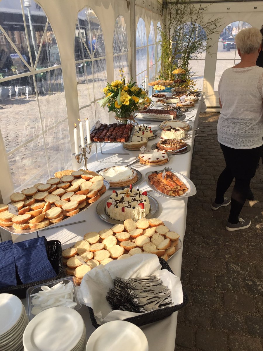 SbErhverv's tweet photo. Så er det Sønderjyske kaffebord linet op - klar til åbningen af Sønderborg Erhvervsservice. #erhvervsservice #vækst https://t.co/8gfQBKpNlB