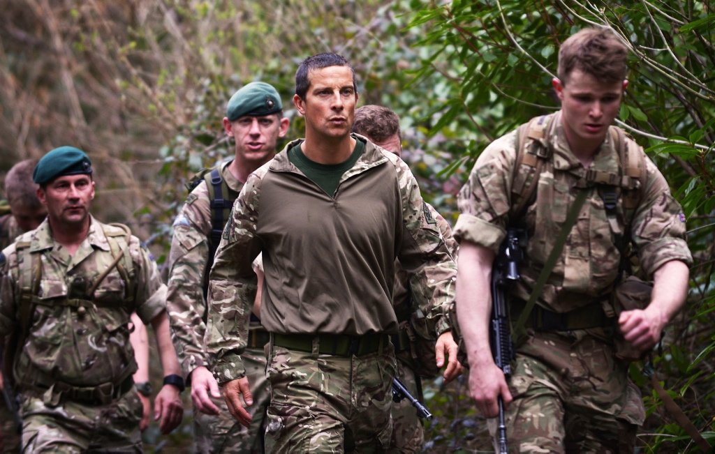 CommandoTRG's tweet photo. CTCRM Honorary Lt Colonel Bear Grylls visits our 30 Miler Commando test #commandotest #greenberets #royalmarines https://t.co/GGUtH26pRd