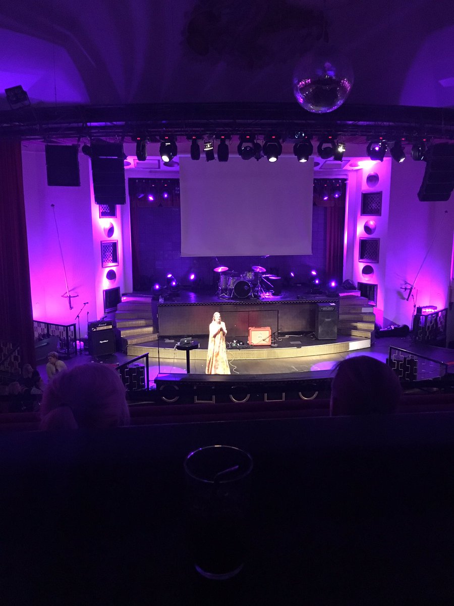 SusannaFlink's tweet photo. @DocEmilia kertoo rakkaudesta. Tän jälkeen on kyllä luettava #sekaisinlovesta! #ladiesafterwork #suomenworldvision https://t.co/wPZMuZAW9Q