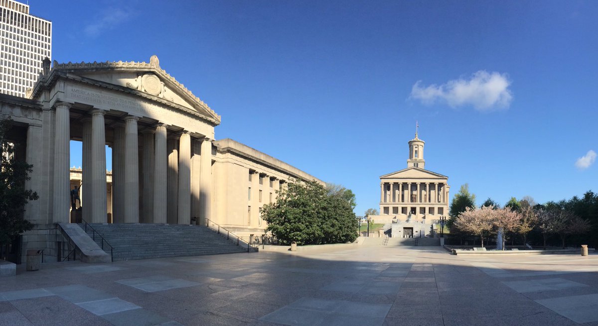 JasonEdmondsTN's tweet image. Beautiful day at the Tennessee Capitol and @wmarocks #Tennessee #Nashville #CapitolHill