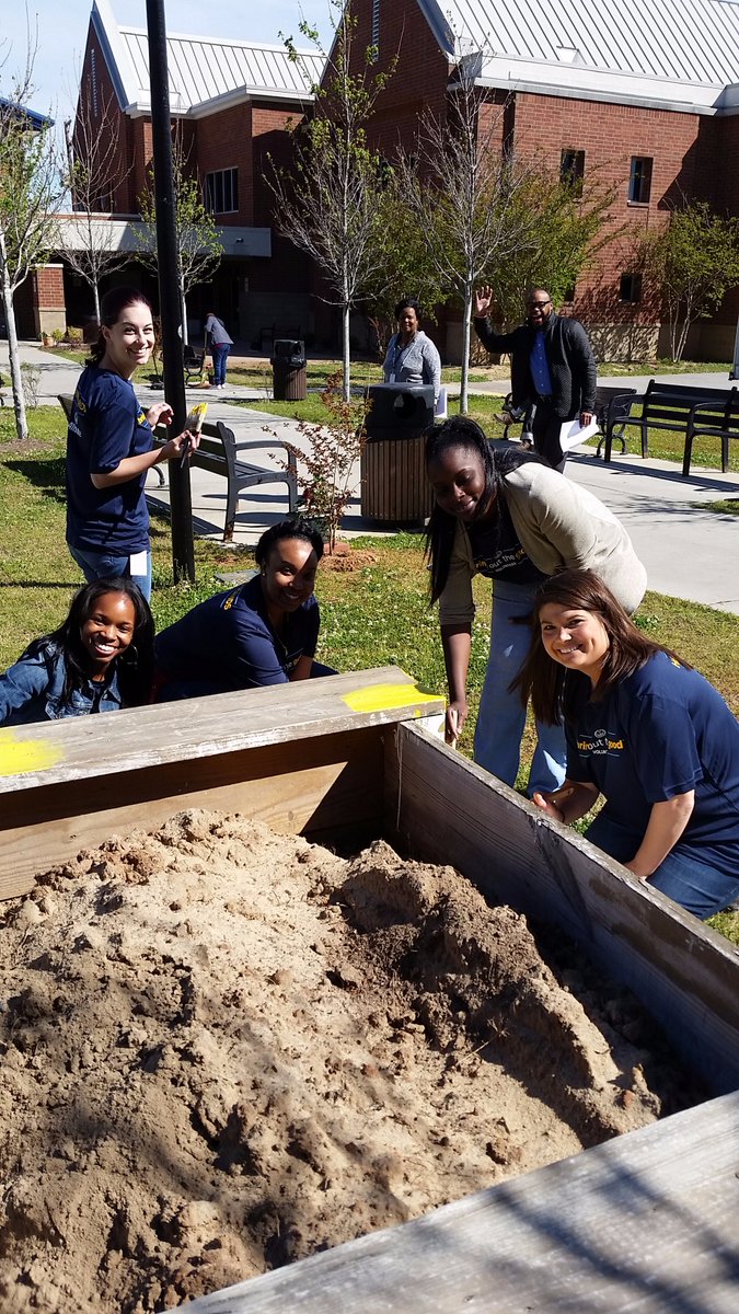 TransitionsSC's tweet photo. Thank you to @Allstate for helping Transitions during #UWVolunteerWeek! #EndMidlandsHomelessness https://t.co/9etr9mkKp2
