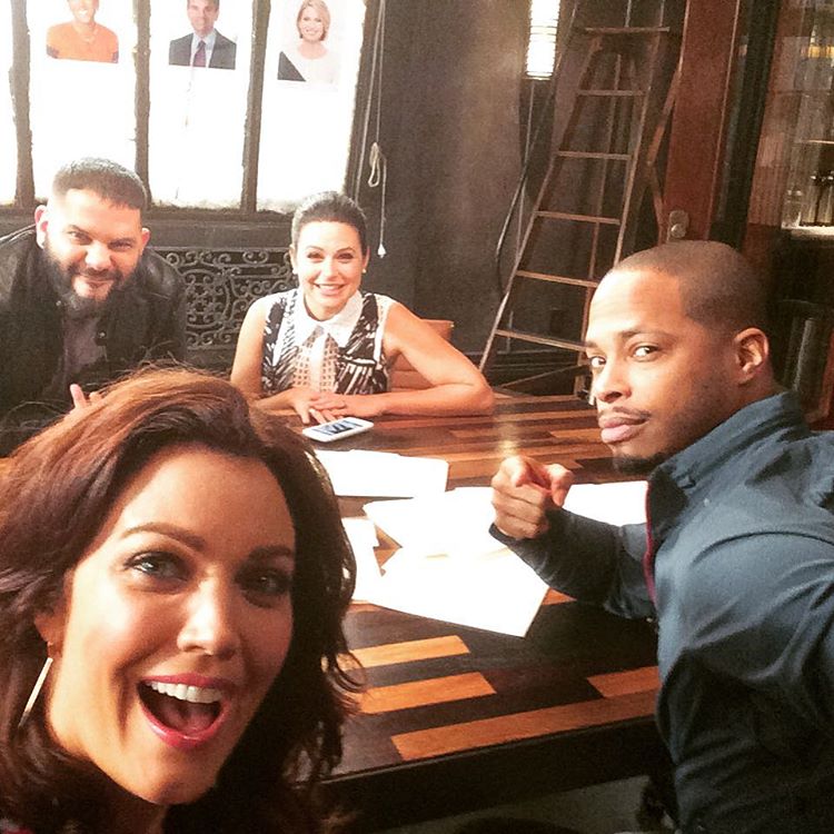ScandalABC's tweet photo. Election business put on hold at OPA for a selfie! https://t.co/TMWY7b89A8