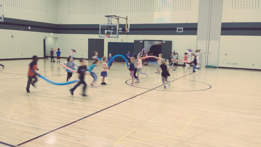pl4lredtail's tweet photo. Innovative cardio activity "London Bridges Tag" with Kindergarten moving while using teamwork! #move2live #PL4L https://t.co/xESRF7mhW1