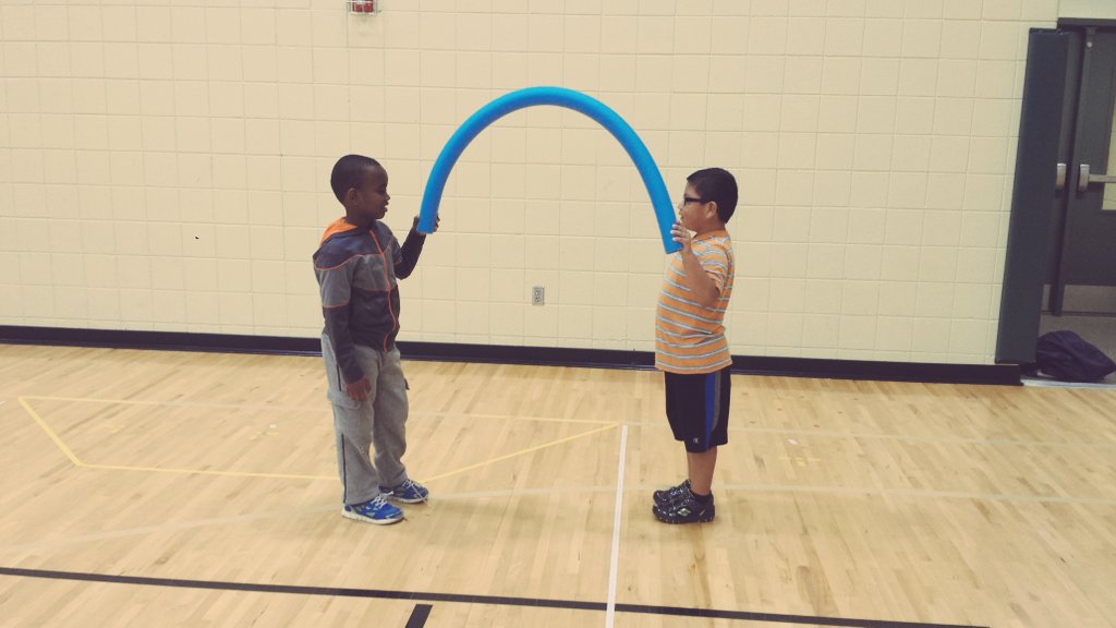 pl4lredtail's tweet photo. Innovative cardio activity "London Bridges Tag" with Kindergarten moving while using teamwork! #move2live #PL4L https://t.co/xESRF7mhW1