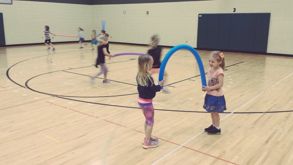 pl4lredtail's tweet photo. Innovative cardio activity "London Bridges Tag" with Kindergarten moving while using teamwork! #move2live #PL4L https://t.co/xESRF7mhW1