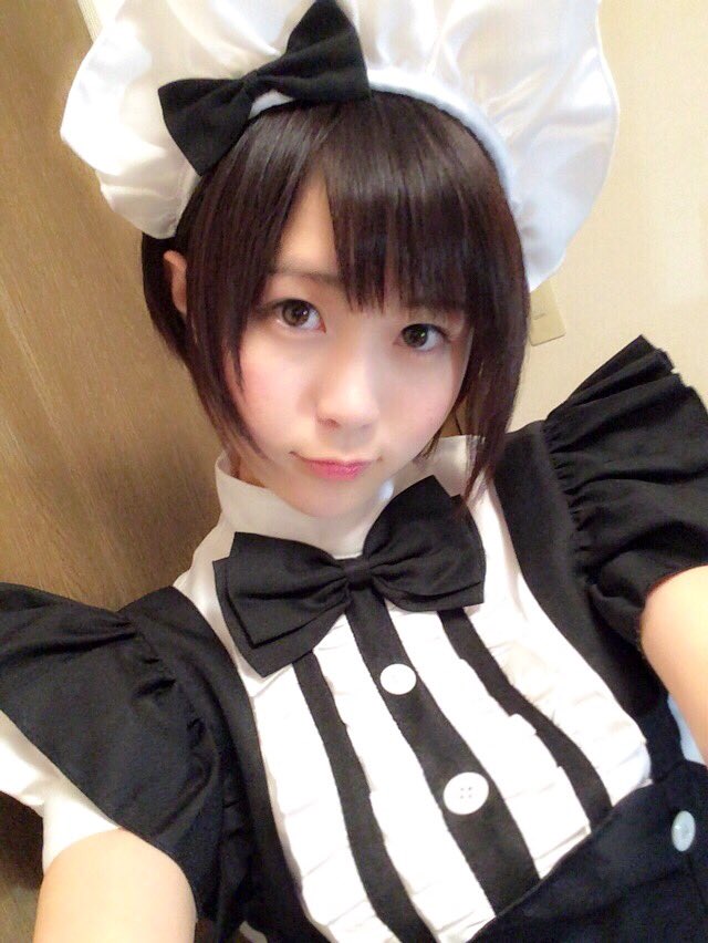 yomichiyuki's tweet photo. 大阪の民はショートカットのほうがすきかな？

こないだの自撮りで
・顔が携帯で隠れてる
・顔アップが欲しい
・ショートのほうがいい

等のご意見を参考に！

ガーターにして、カチューシャもかえてみた！
大阪熱がとまらないよお https://t.co/CHzJRzlWq8