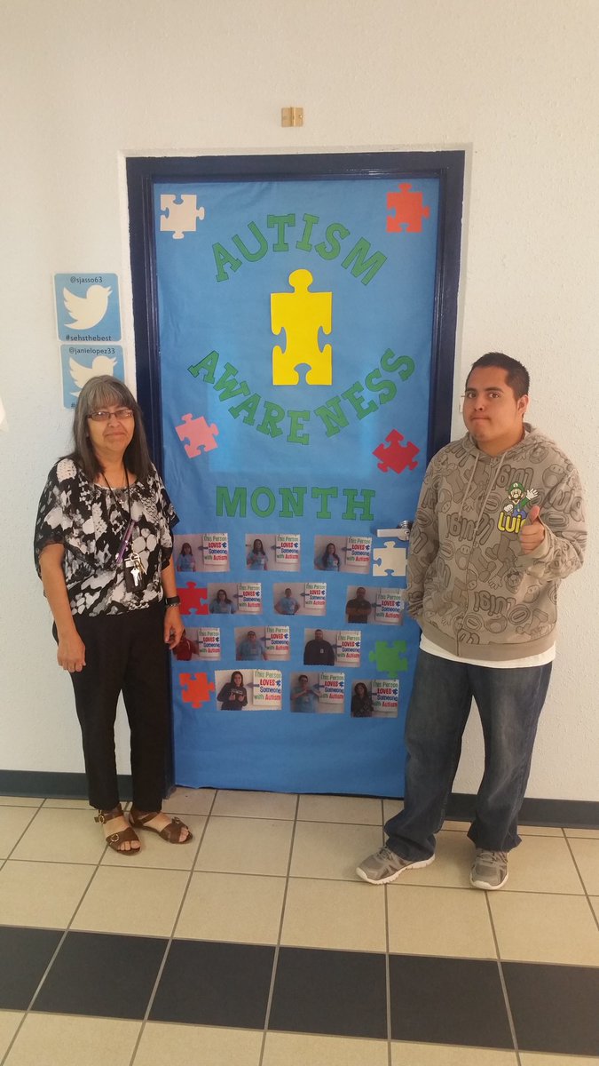 sjasso63's tweet photo. @janielopez33 Thanks to Barbara, and the SEHS STARS, our door is looking good. #sehsthebest https://t.co/Vj1PYzv9Zy