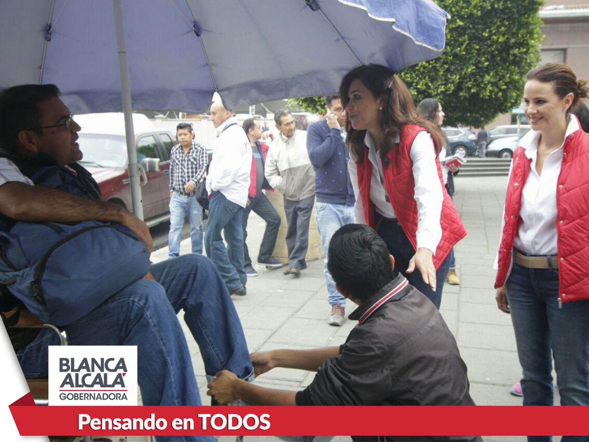 SoyBlancaAlcala's tweet photo. Esta mañana recorro las calles de Teziutlán, quiero entender qué cosas quieren que cambien #PensandoEnTodos https://t.co/k1XrhsjAky