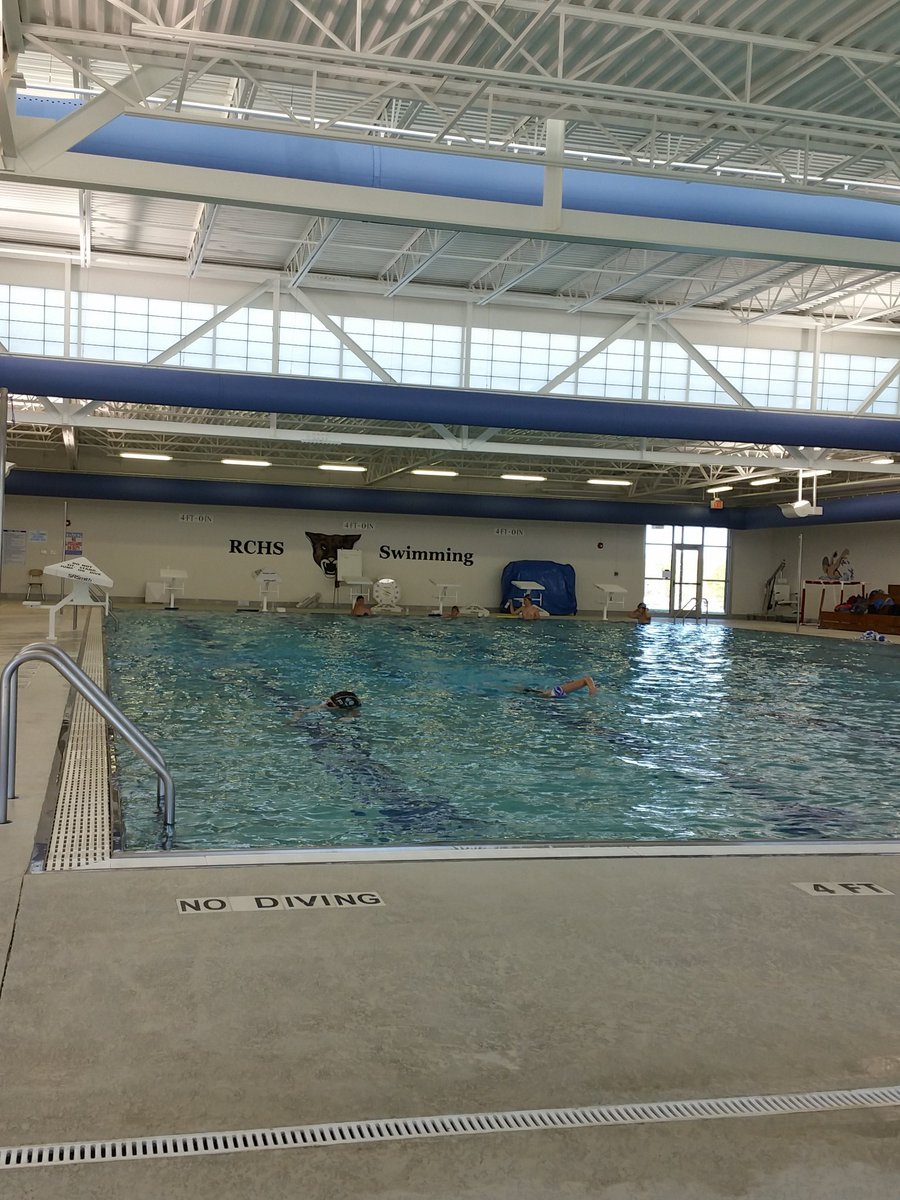 RCHSswim's tweet photo. #nodaysoff #backatitagain #finwork #1000metersisenough https://t.co/bFdEidmCfI