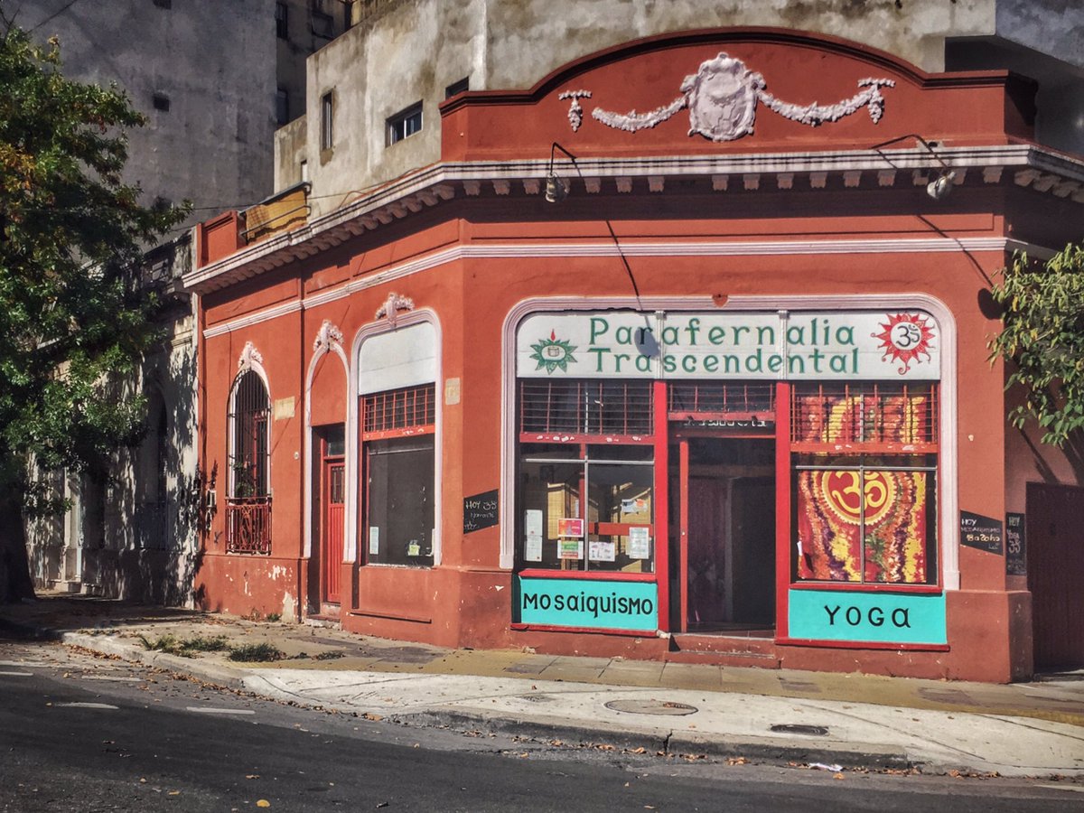Por esto esta bueno el barrio!! #parafernalia #trascendental #buenosaires  #hdr #hdrphotography #city #ciudad #weird