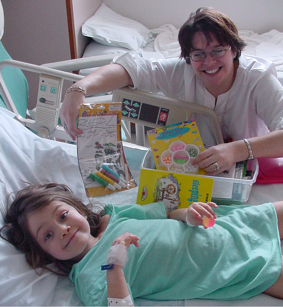 JaredBoxProject's tweet photo. TBT - When we looked at this picture and realized that Jared Boxes cheer up kids AND PARENTS! #JaredBoxProject https://t.co/DZlsHxwF0o