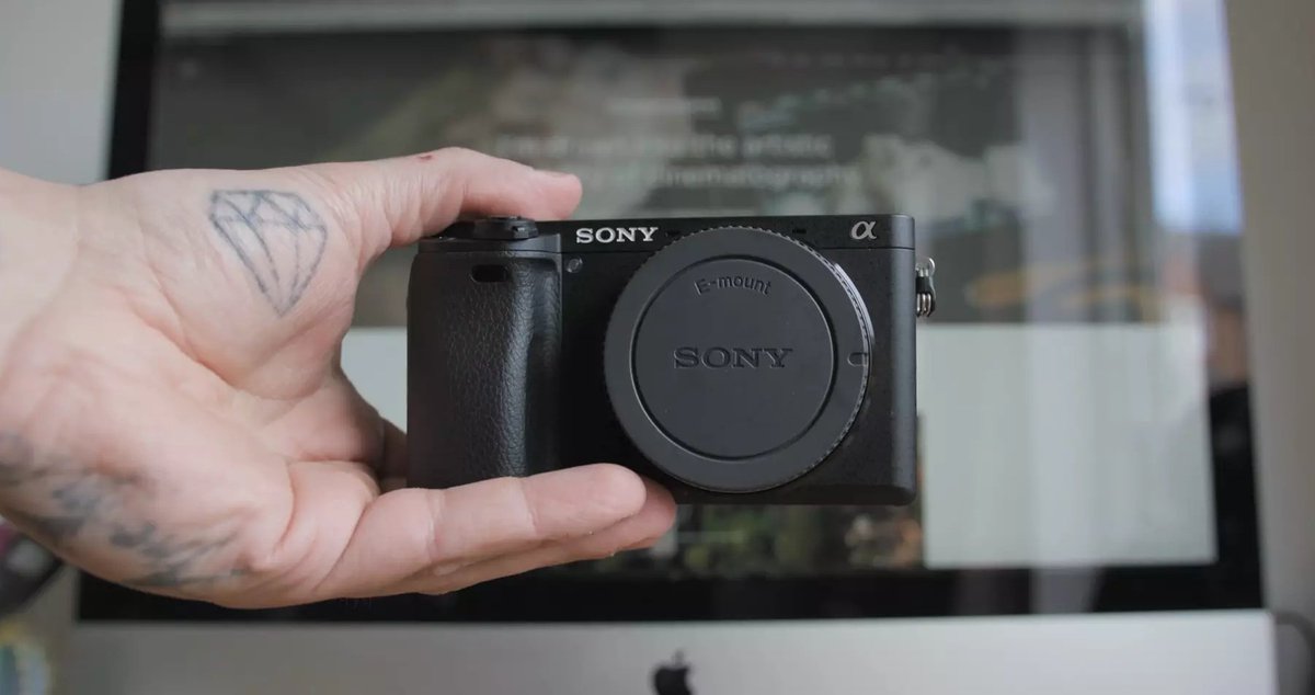PremiumBeat's tweet image. Check out this awesome review of the ultra-affordable Sony a6300 - bit.ly/1ShU0Aw #Filmmaking #Photography