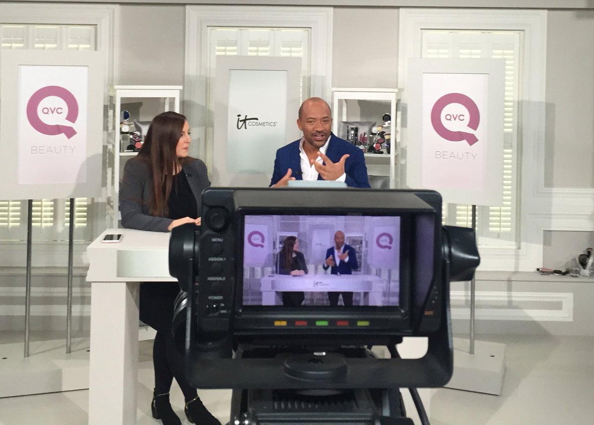 gemmaxgigi's tweet photo. Here's me faking it as a @qvcuk presenter with @Craigrowe_TV! #itsonQVC @Itcosmetics https://t.co/V9xqPbhfrl