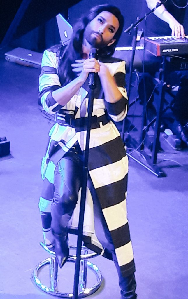 _sandraa__'s tweet photo. @ConchitaWurst You are amazing! ♡ #ConchitaLIVE #theunstoppables #Vienna  🎤🎶 https://t.co/aNUkkr1uEZ