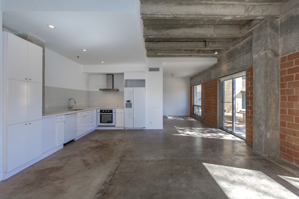 stblofts's tweet photo. Live where you play... Unit #2202 - 1 Bed/1 Bath | 744 sqft | $242,500. https://t.co/FFI57tZtg6 #southtown #stblofts https://t.co/SldHO6bbia