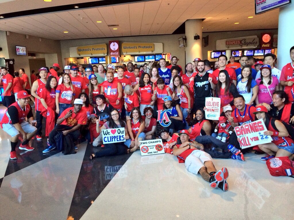 clipsgirl's tweet photo. So excited for the playoffs! TBT from last year ❤️💙 @lobcitythug @1040girl #ClipperNation #playoffs #winitforscott https://t.co/uj88PYUplJ