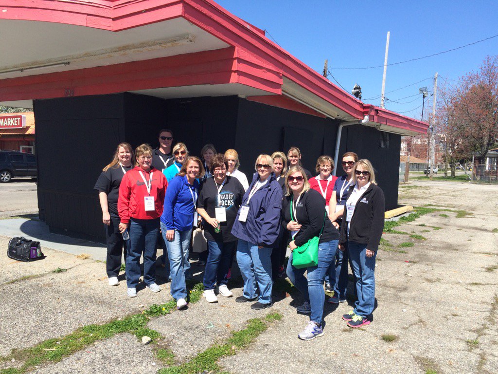 cdues13's tweet photo. Ready to Beautify Columbus! #roadtoremarkable https://t.co/r1KbnXXDM3