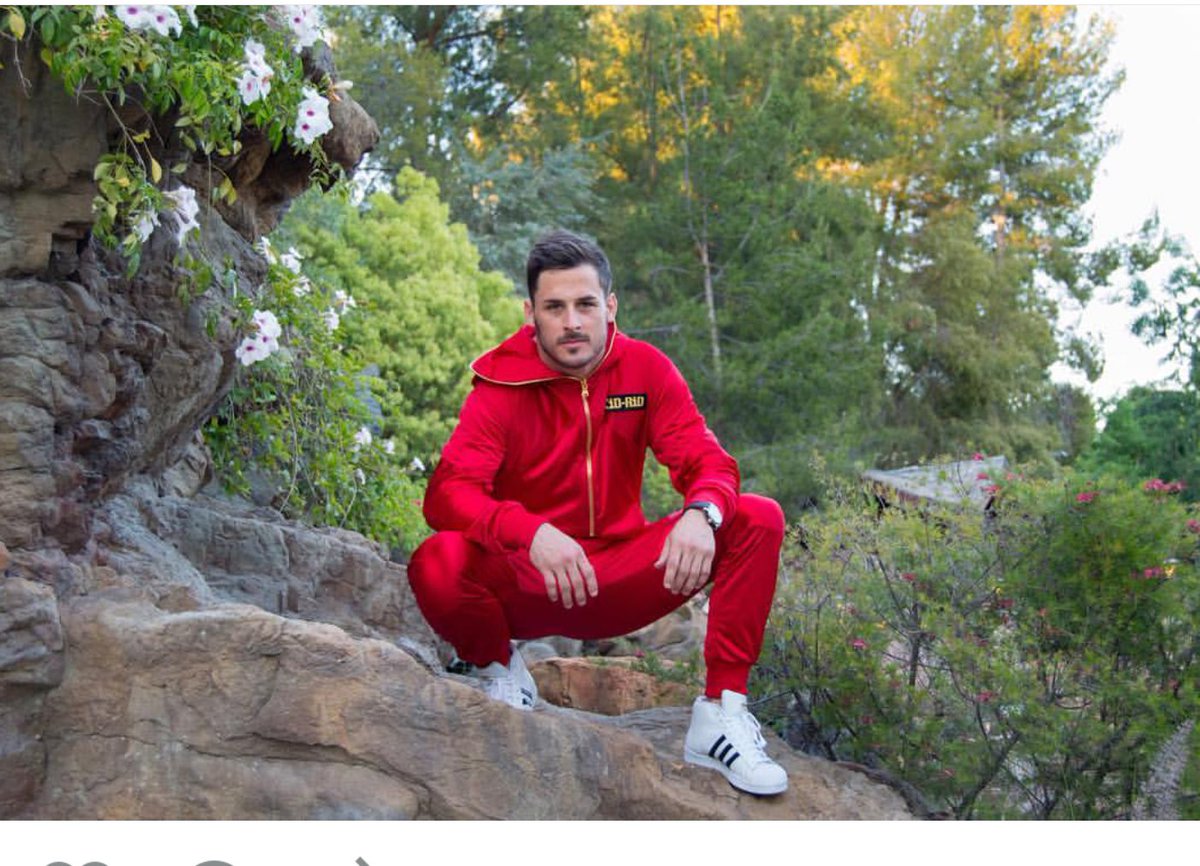 2RangzManning's tweet photo. @DannyAmendola  "Who are the 5 greatest rappers of all time?" Dola. Dola. Dola, Dola, &amp; Dola #SpitHotFiya https://t.co/ECaYZa5Pbu