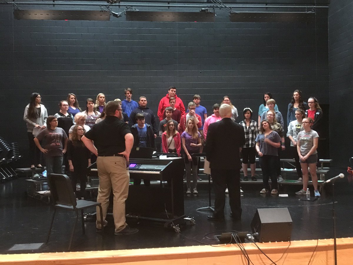 g_molinary's tweet photo. Dr. Detweiler of Morehead State working with our choir students of BCHS! https://t.co/bs38oMkdtg