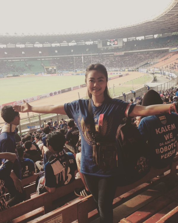 Boleh aku temani haha"<a href="/officialvpc/">𝖛𝖎𝖐𝖎𝖓𝖌 𝖕𝖊𝖗𝖘𝖎𝖇 𝖈𝖑𝖚𝖇</a>: Kenapa kamu selfienya sendiri di GBK? @nadyaachintari #TaliJodoh "