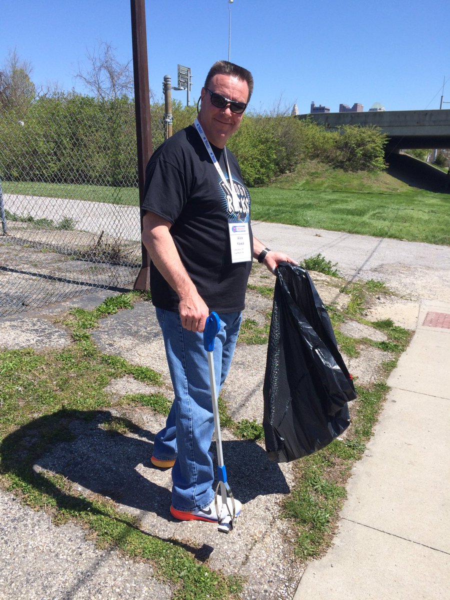 cdues13's tweet photo. Working hard for the community of Columbus! #roadtoremarkable https://t.co/ItiHXfoNce