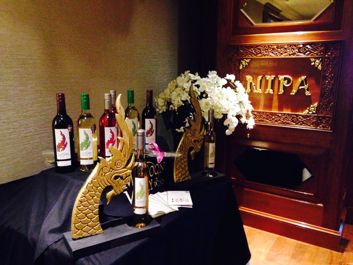 #Songkran dinner <a href="/nipathailondon/">Nipa Thai London</a> about to start tonight book your table now &amp; get FREE Thai wine.