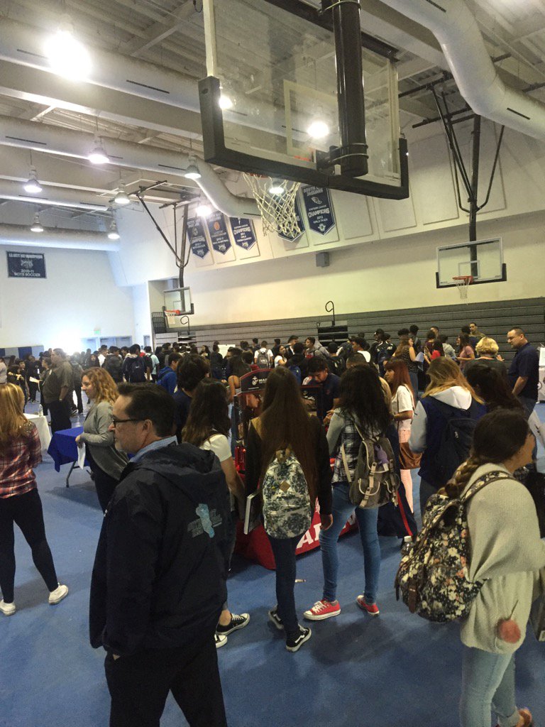 mstinajero's tweet photo. @wearesehs @jaguarparent @ROAR2SUCCESS @CollegeBoundJag @SouthGateCAgov proud of our 1st career fair! GoooooJaguars! https://t.co/db4eLYwYXI