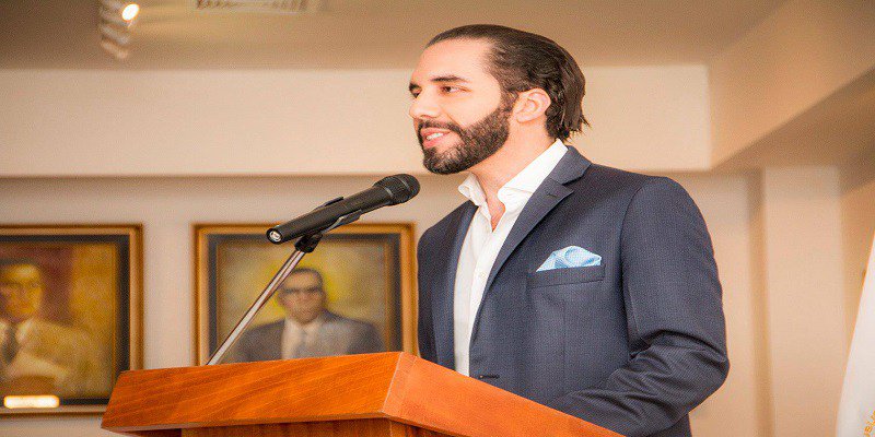 diariolaportada's tweet photo. “Déjennos hacer lo que ustedes no pudieron”, Nayib Bukele https://t.co/YhtVxXVcfJ https://t.co/Xpd0JSQMfT
