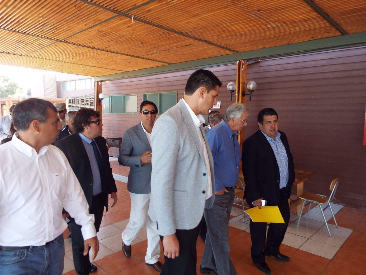 IquiqueDeTodos's tweet photo. Alcalde Jorge Soria, el concejal Mauricio Soria y dirigente de Tenis,visitan lugar que se jugará copadavis Iquique https://t.co/RlfFRw6Iea