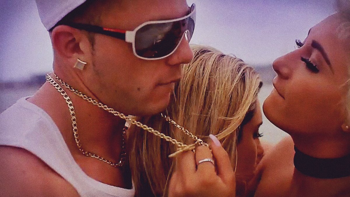 StayStylin's tweet image. So bad make ya bite ya lip... 
@CoreyKushington- "Like Me" video drops this May!!! #MMK #HoodHippie