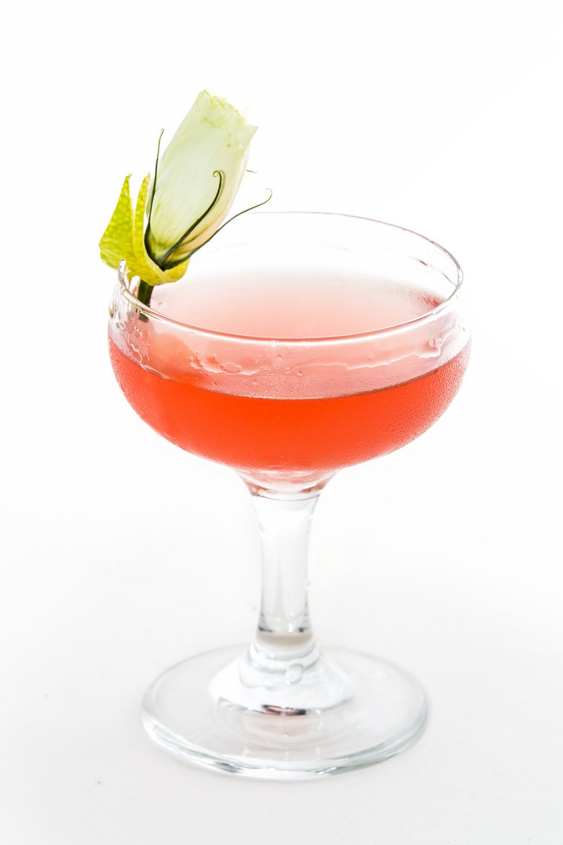 #YulDesnuda es #MAPAverano 
Gin saborizado con Jazmín, Campari, almíbar y jugo de limón.