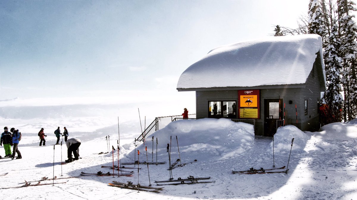 LumiplanNA's tweet photo. Avalanche risk display at the top of the new Teton lift at Jackson Hole, Wyoming https://t.co/d1utJgpdGX