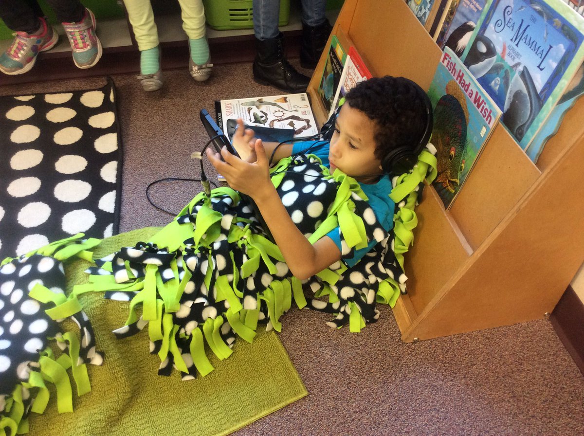 Lmac6365's tweet photo. Sometimes you have to be comfy when you read!
#d56achieves https://t.co/Ukuo6ztNcl