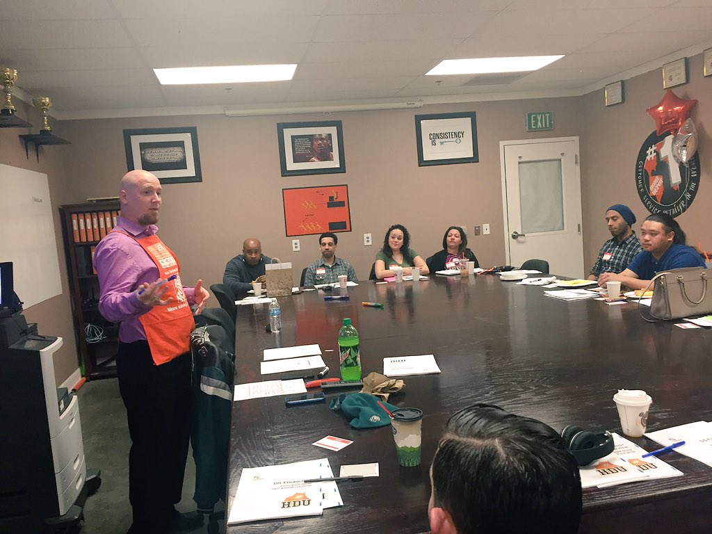 susanjsoto1's tweet photo. DS Fundamentals Day2📝 Great Teacher Eric leading the way👏👏 #trendingorange @EricMirenda @DHRMgregorio https://t.co/1NFmm0ua0f