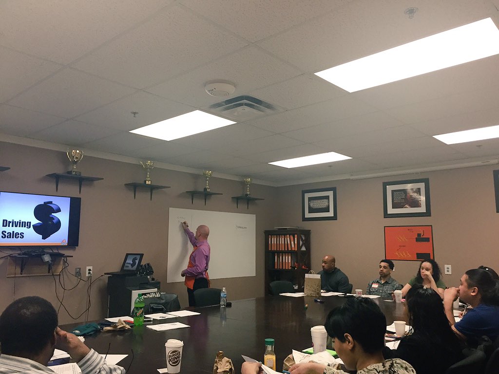susanjsoto1's tweet photo. DS Fundamentals Day2📝 Great Teacher Eric leading the way👏👏 #trendingorange @EricMirenda @DHRMgregorio https://t.co/1NFmm0ua0f