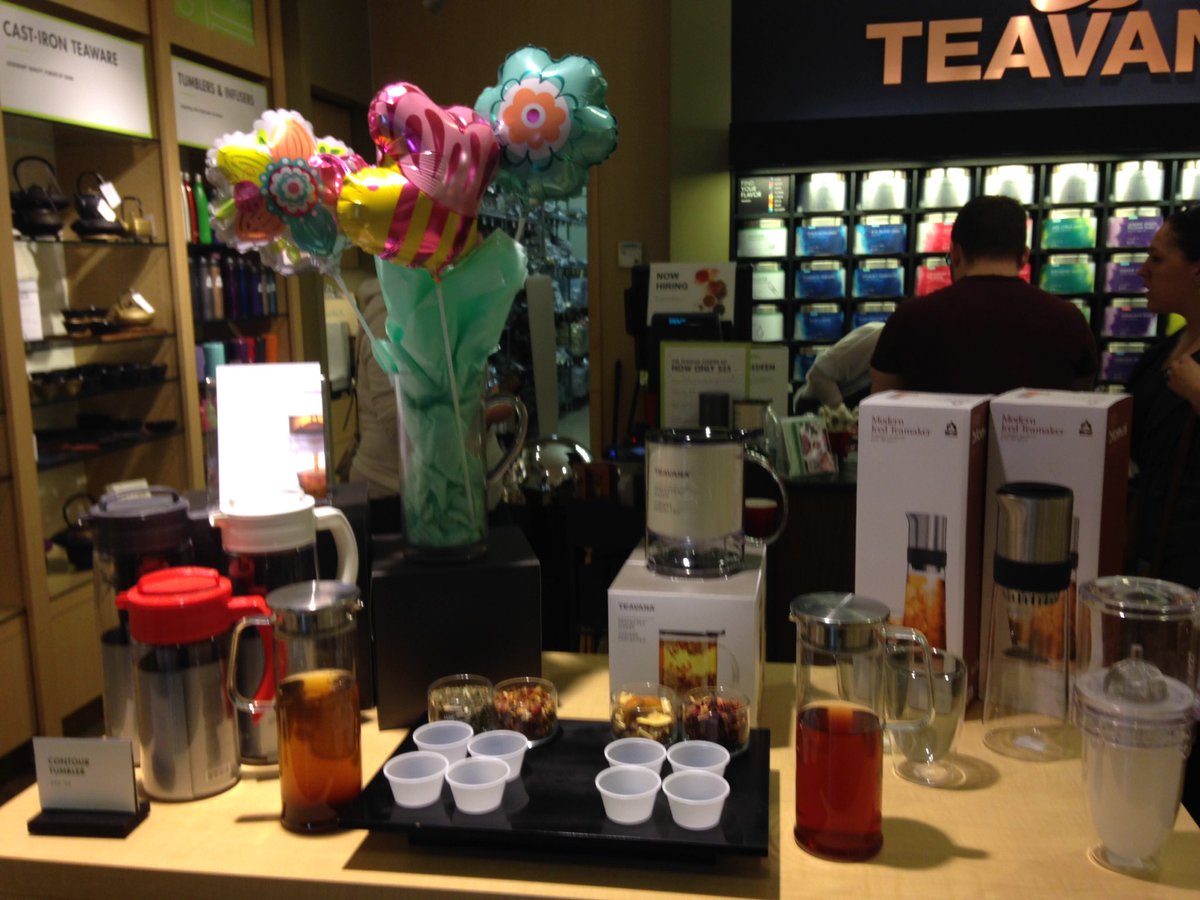 KatyDeeVB7's tweet photo. Ice tea demos!!!! #teavana #cituslavendersage #rasberry #peach tranquility #jadecitrusmint https://t.co/ueqj9akQVE