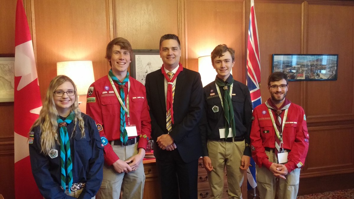 Great to meet with <a href="/toddstonebc/">Todd Stone</a> this morning. Thanks for hosting Scouts from across BC! #sdl16