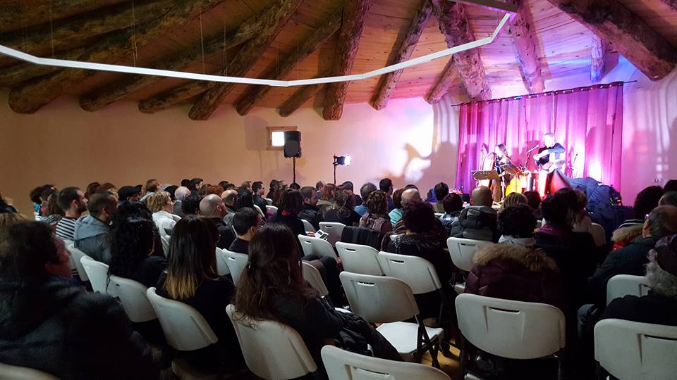 Last Saturday in Arbizu (Amari's Hall) with our program "Historical". John &amp; Maite alone on stage.