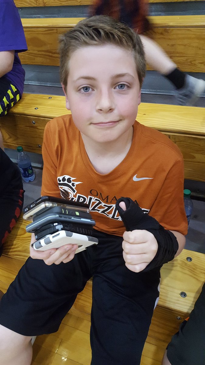 MPS_Beadle's tweet photo. How you participate in Knockout when your arm is in a brace... #holdmyphone https://t.co/mGzIVPXPSe