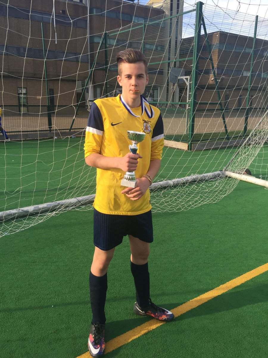 MrTannerTweets's tweet photo. The Year 10 Football Team #BoroughChamps https://t.co/NTkzt9Bmuh