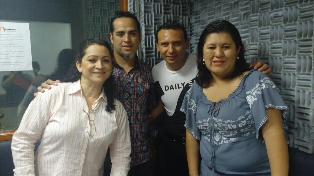 anaisantiago32's tweet photo. Gracias a @Gruporadiorama por recibirnos. @MicroTeatroMex @MLQMTM1 @4tetasy1funeral @OnSaleTeatro https://t.co/O1ZNEbGQDc