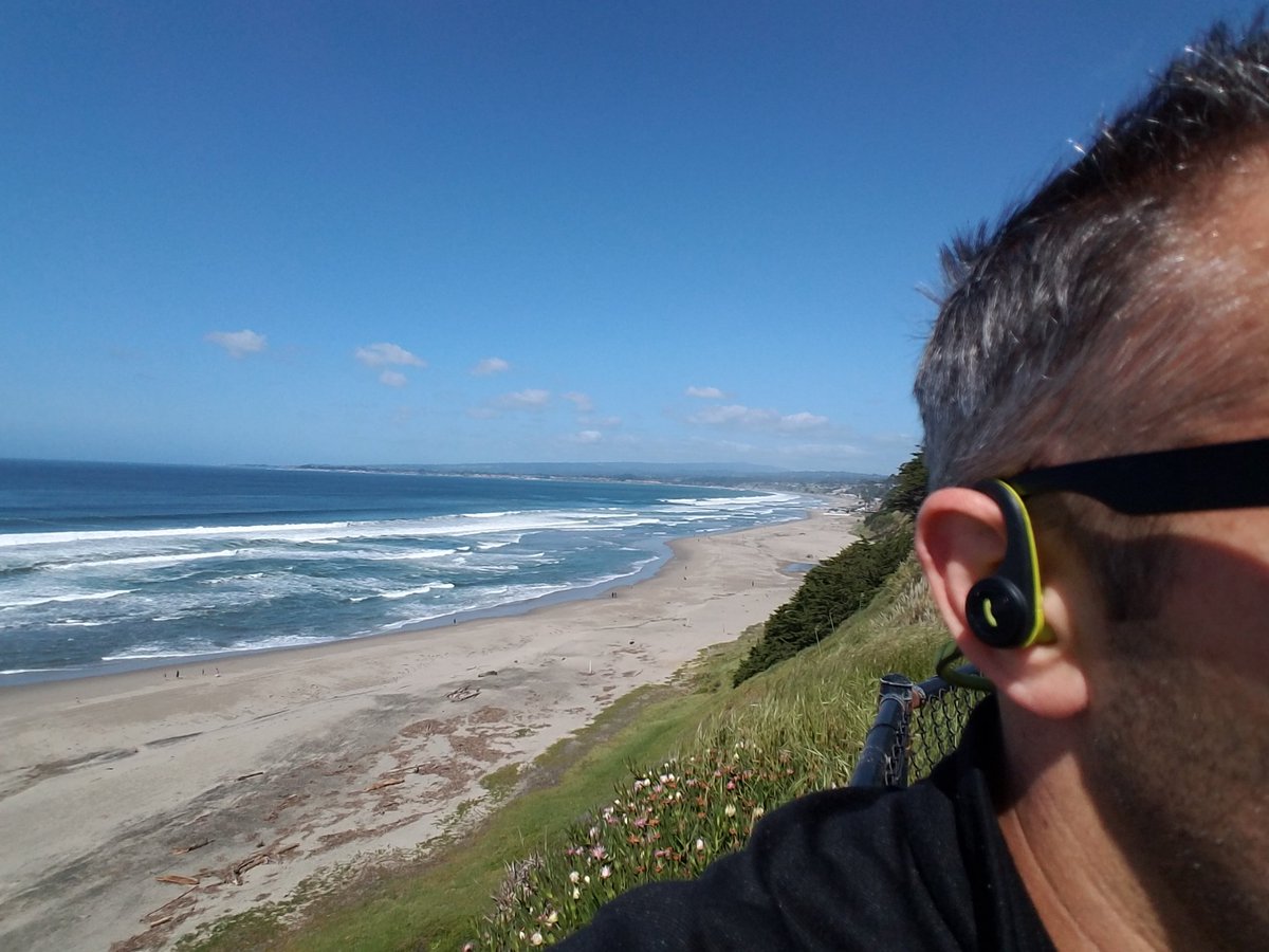laifmcclellan's tweet photo. Out riding with my fit #plantronics #screlife #seascape https://t.co/vptairFnbD