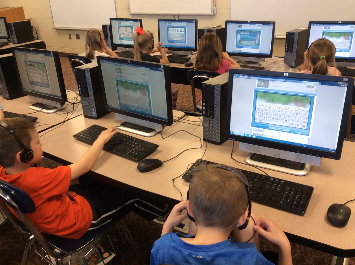 SernaDebby's tweet photo. Farmersville kindergarteners keyboarding in https://t.co/nI3CHkk1lG. #INeLearn #MVeLearn @williamastein @MSDMVIS https://t.co/XMzPdn1tpx