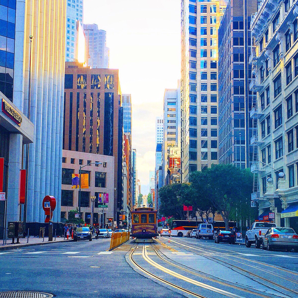 LocallyMadeSF's tweet photo. Downtown San Francisco this morning! #sanfrancisco #city #downtown #work https://t.co/B3vcvqxAlu
